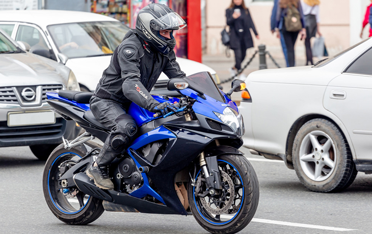 Conoce las ventajas de conducir una moto